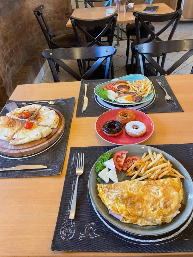 Santa Villa & Restaurant Σρέμσκα Μιτρόβιτσα Εξωτερικό φωτογραφία