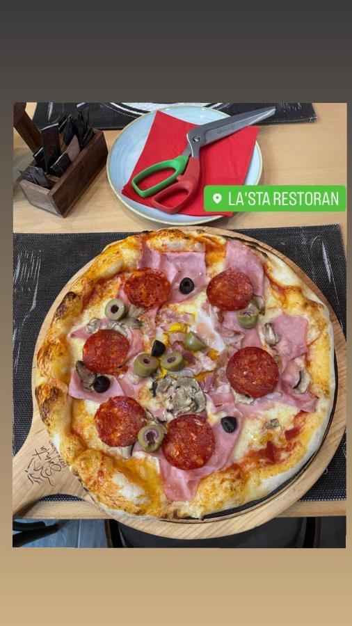 Santa Villa & Restaurant Σρέμσκα Μιτρόβιτσα Εξωτερικό φωτογραφία