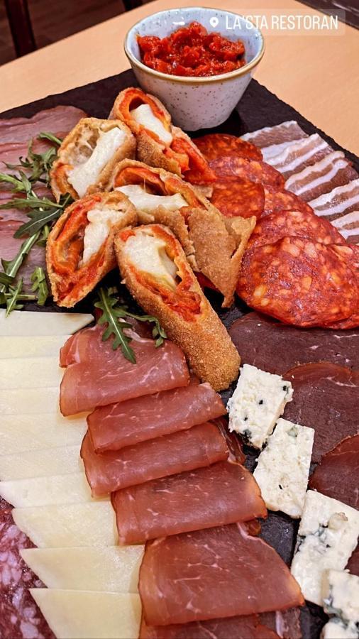 Santa Villa & Restaurant Σρέμσκα Μιτρόβιτσα Εξωτερικό φωτογραφία