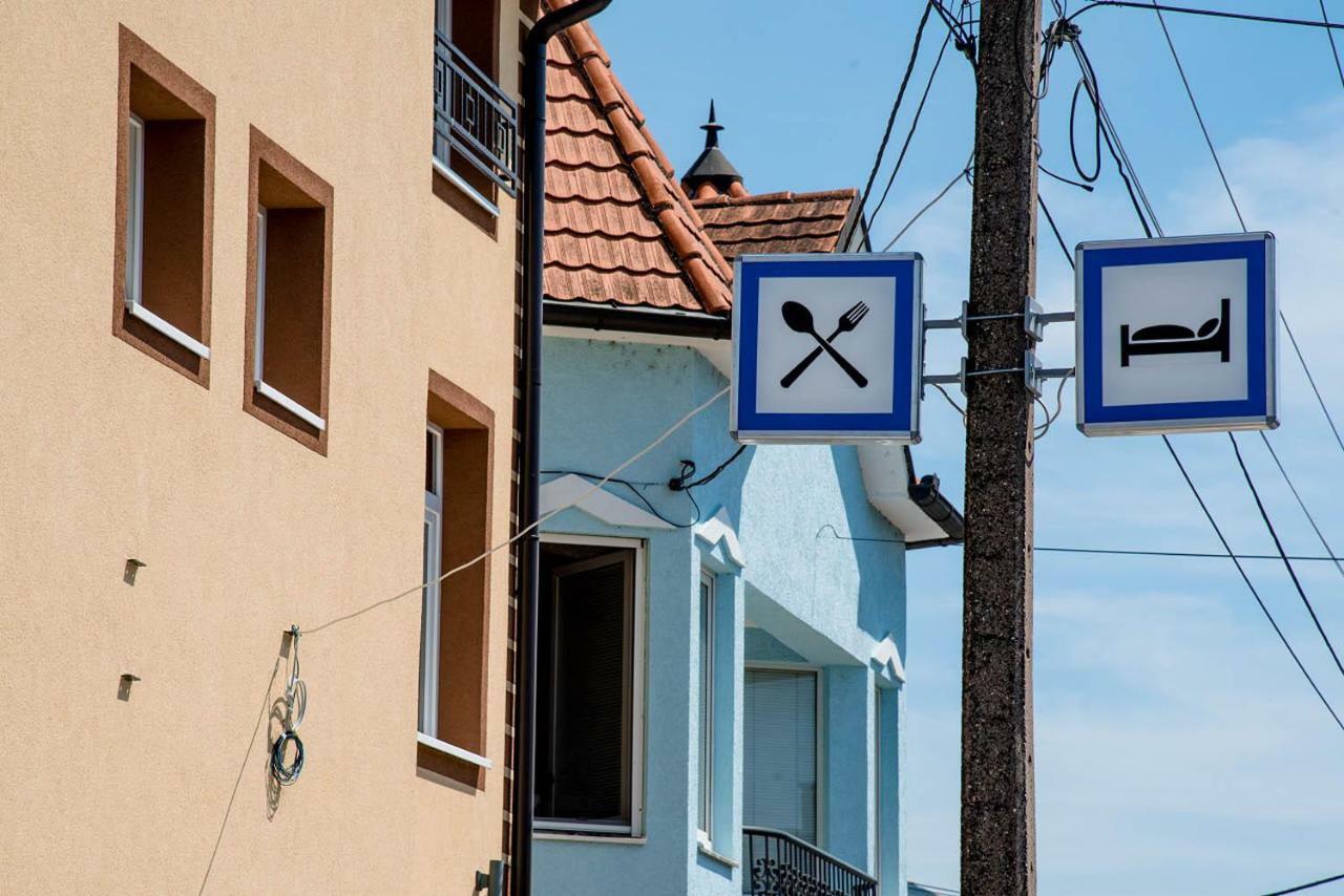 Santa Villa & Restaurant Σρέμσκα Μιτρόβιτσα Εξωτερικό φωτογραφία